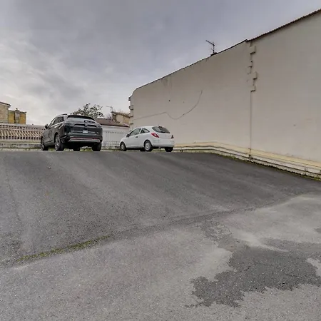 With Parking In The Heart Of Chartrons Apartman