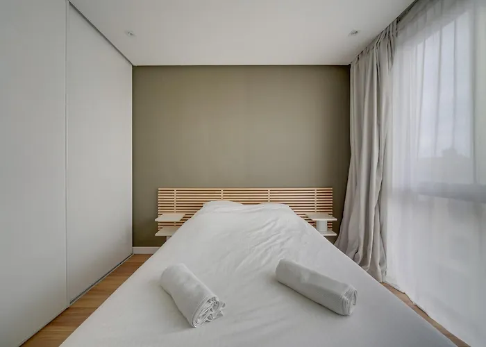 With Parking In The Heart Of Chartrons