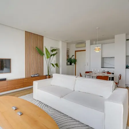 Apartman With Parking In The Heart Of Chartrons *