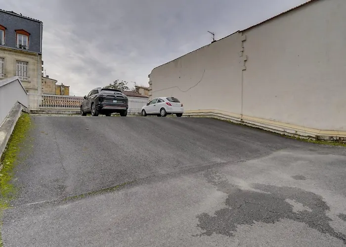 With Parking In The Heart Of Chartrons Apartman